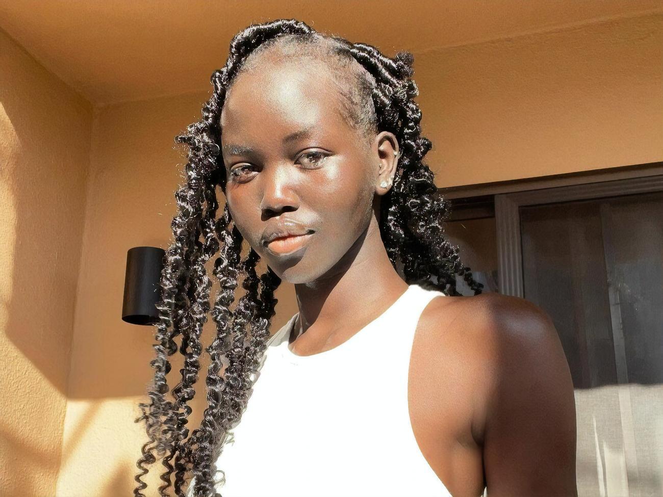 Модель Адут Акеч стала обличчям бренду Victoria's Secret