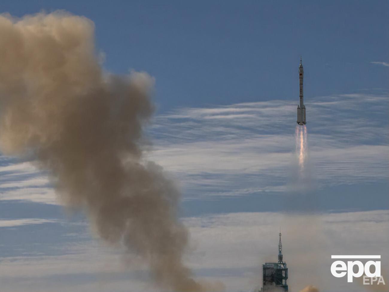 Пилотируемый космический корабль Китай вывел на орбиту 17 июня