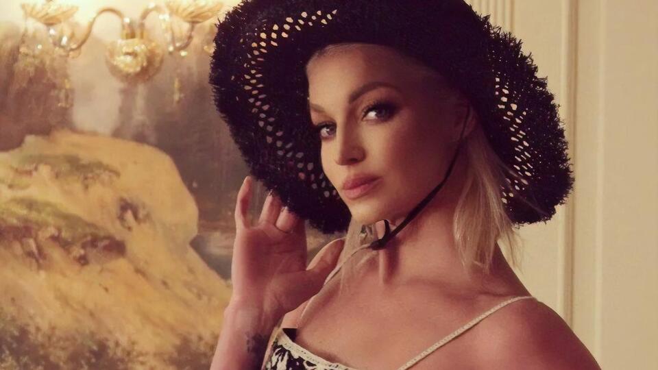 Волочкова часто делится с поклонниками в сети откровенными фото