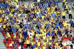 Українські вболівальники в Бухаресті виконали гімн