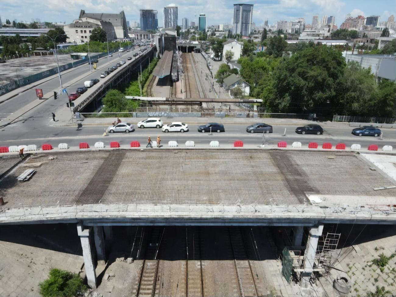 В 2019-м и 2020 годах по заказу "Киевавтодора" в столице велись работы по строительству и реконструкции мостов и путепроводов