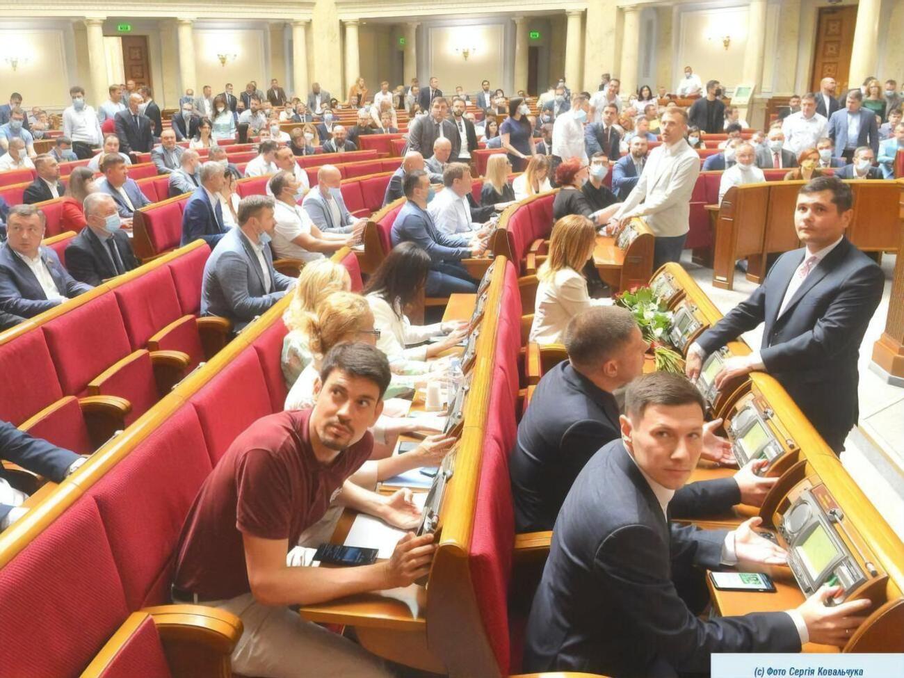 Законопроект в первом чтении поддержали 263 народных депутата