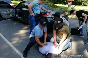 Дізнавача затримали після отримання частини хабаря