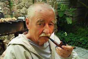 Однажды во время поездки в Беларусь я и Рыбчинский остались без денег. Мы сговорились и в поезде обыграли в карты Богатикова