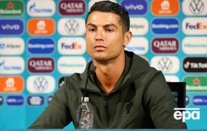 Роналду поставил перед собой бутылку воды вместо Coca-Cola на пресс-конференции перед игрой против Венгрии