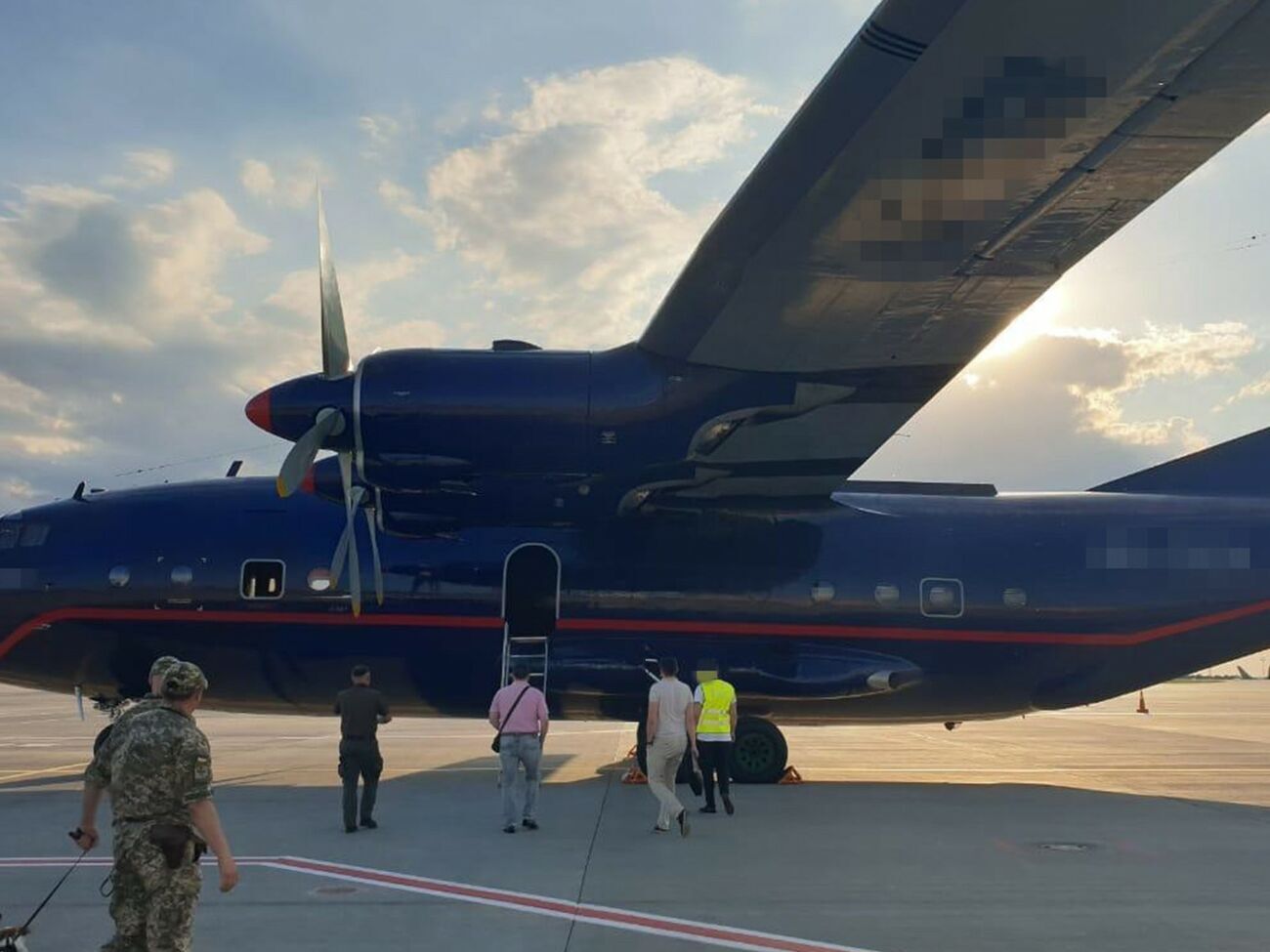 За даними СБУ, товари військового призначення правопорушники намагалися вивезти в одну з африканських країн