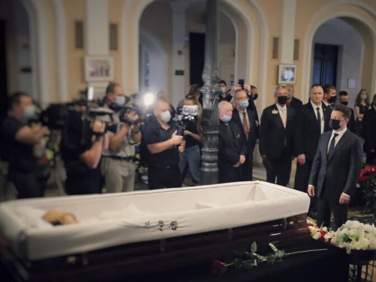 В Киеве похоронили Григория Чапкиса. Попрощаться с хореографом приехал Зеленский. Фоторепортаж