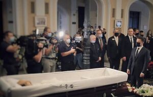 У Києві поховали Григорія Чапкіса. Попрощатися з хореографом приїхав Зеленський. Фоторепортаж