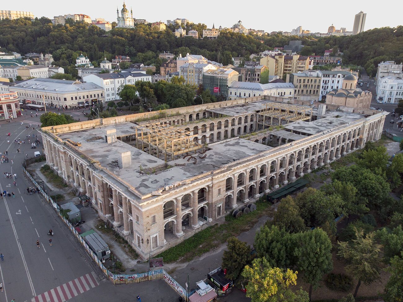 Передача Гостиного двора в управление МКИП состоится 29 июня, отметил Ткаченко