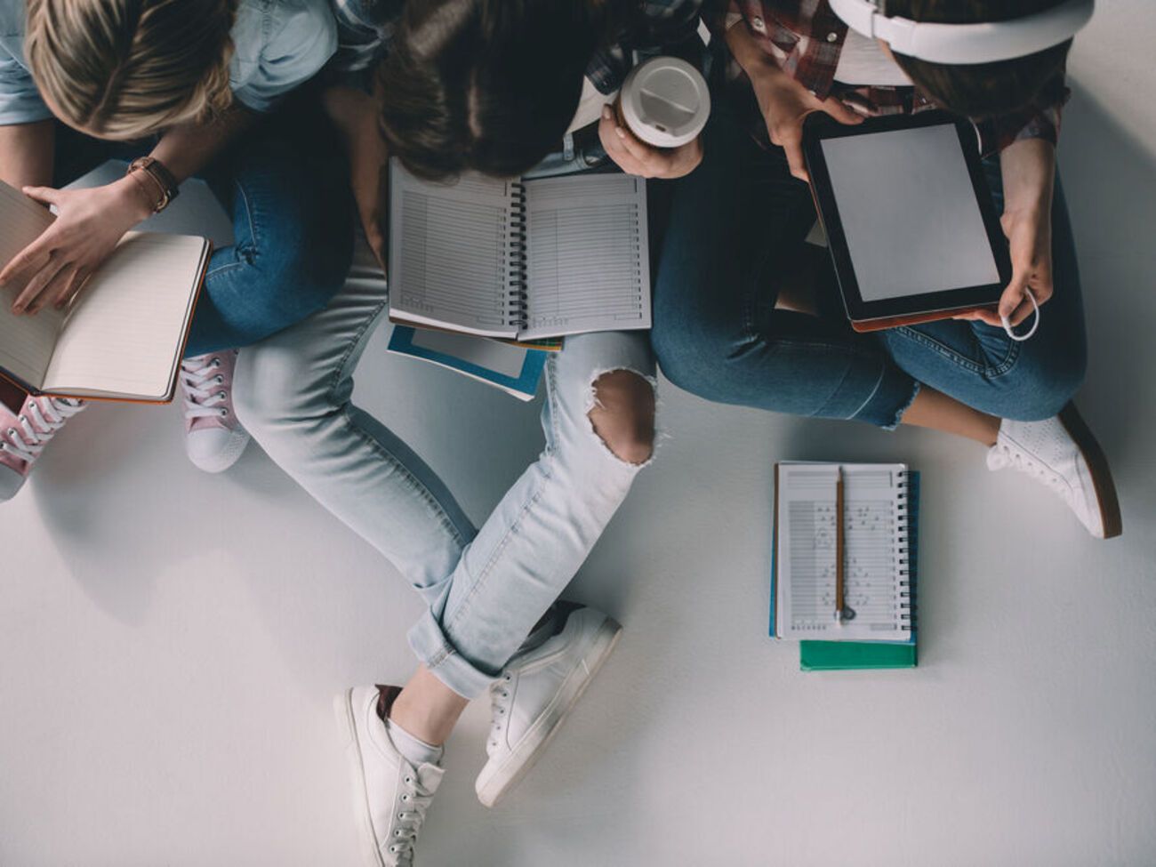 Выпускники с временно оккупированных территорий Донбасса и Крыма поступают по упрощенной процедуре в украинские вузы