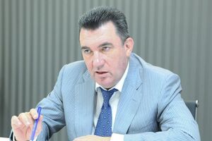 Данилов сказал, что "было очень много обращений относительно некоторых лиц, которые, по их мнению, попали под эти санкции не совсем корректно"