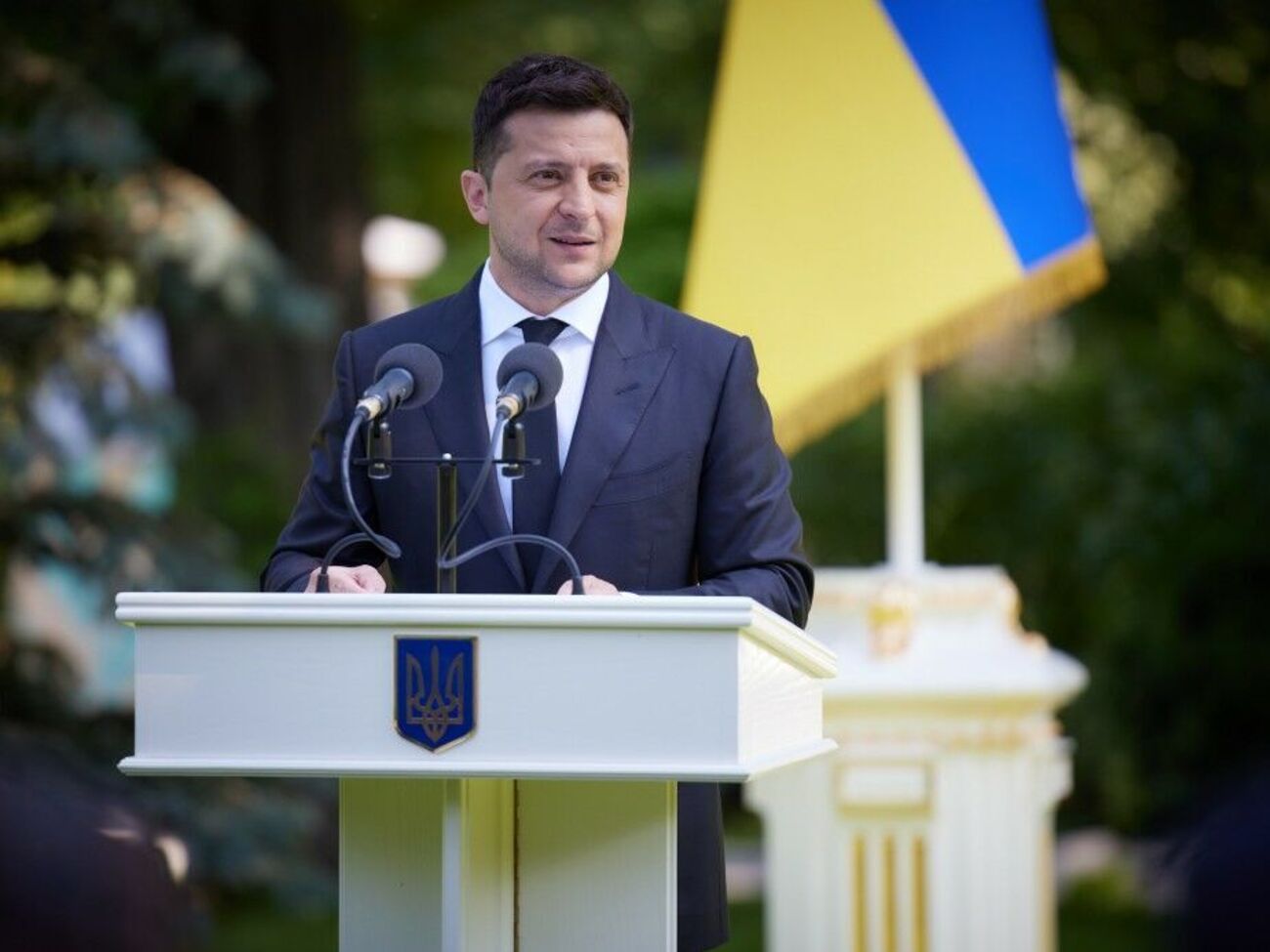 Зеленский сообщил о санкциях против двух граждан РФ