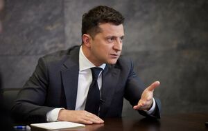 Зеленський повідомив, що РНБО ухвалила рішення ввести санкції проти 12 осіб, які перебувають у статусі суб'єкта підвищеного злочинного впливу