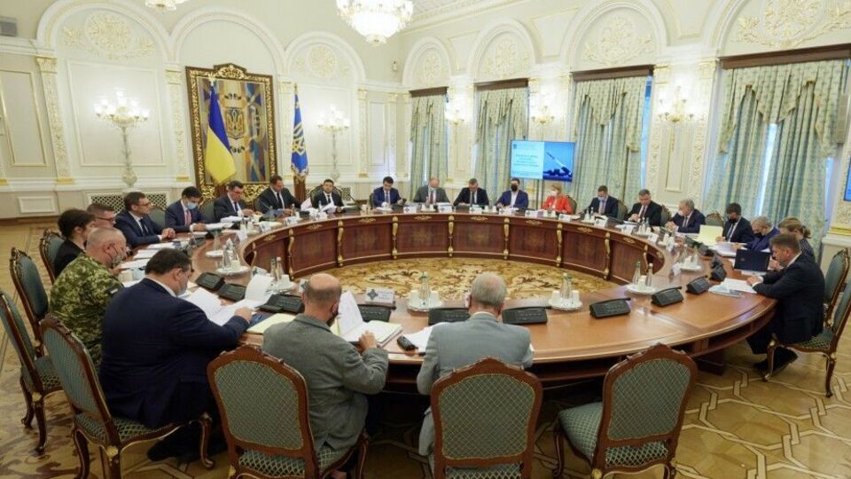 До складу РНБО входить 23 людини