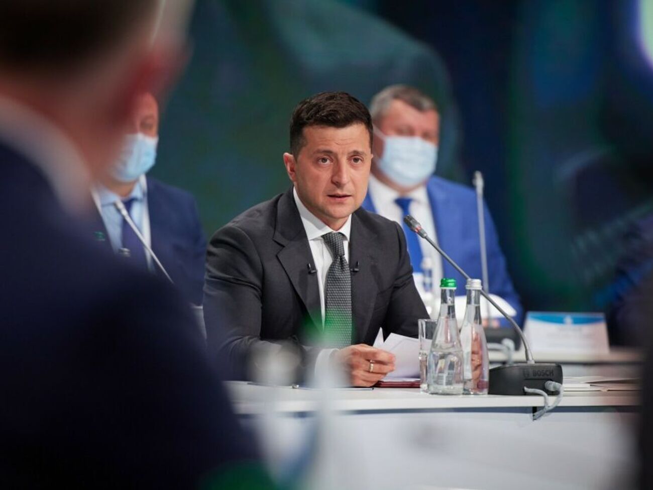 Зеленский подписал закон в поддержку украинских авиакомпаний