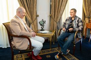 Face (праворуч): Та я взагалі не репер, напевно. Не знаю хто. Я не знаю, хто я. Я – Дмитро Гордон