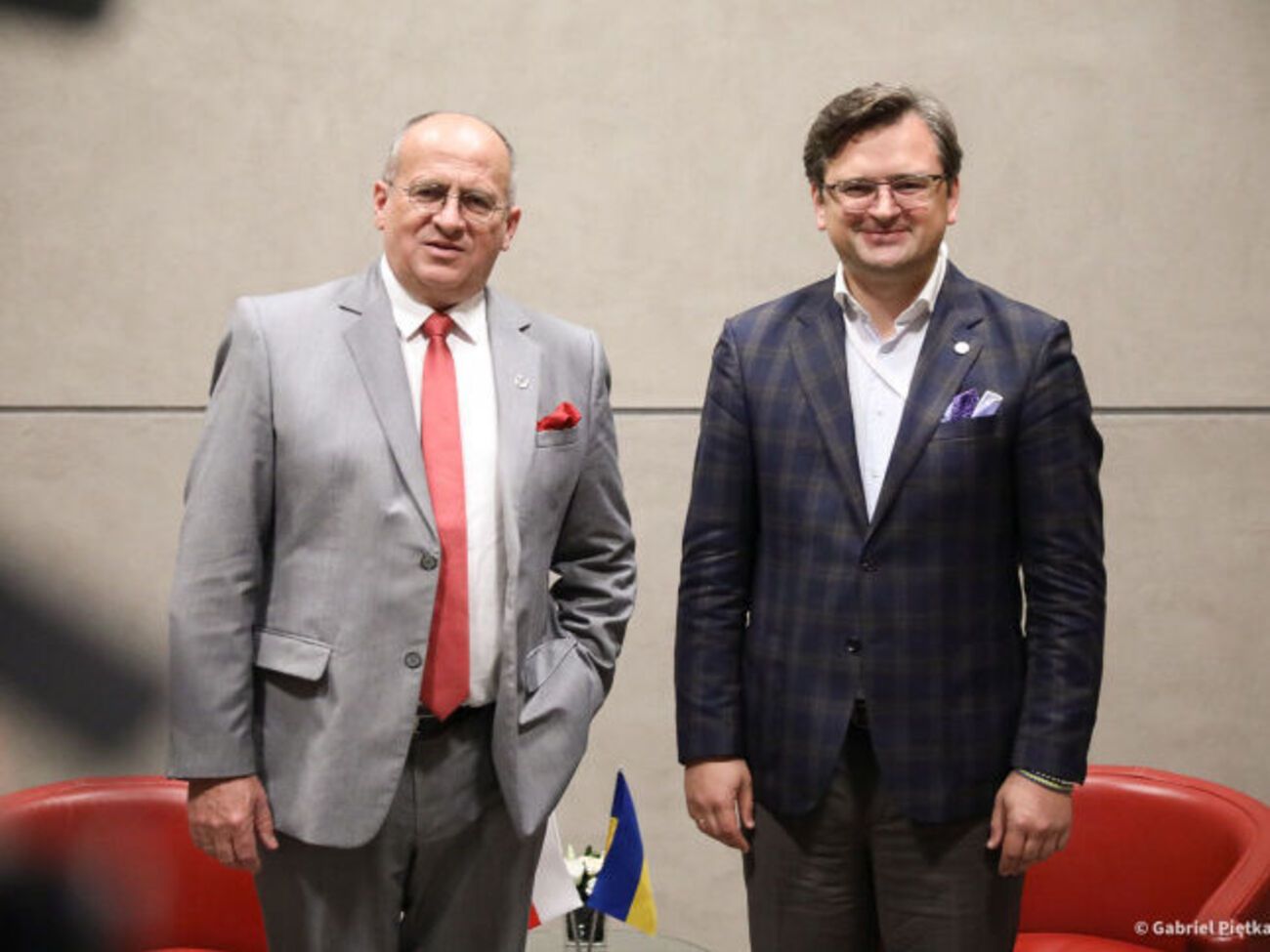 Рау і Кулеба зустрілися в межах Анталійського дипломатичного форуму