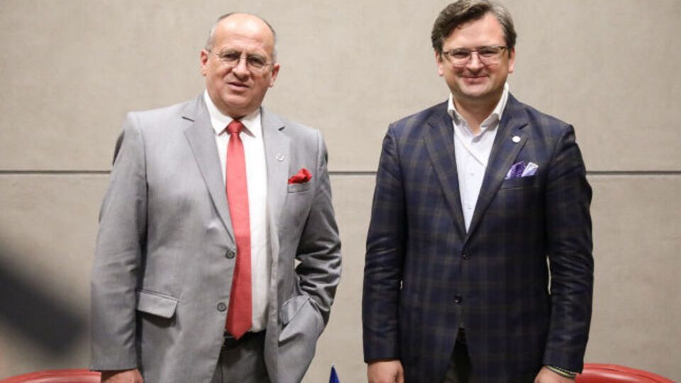 Рау і Кулеба зустрілися в межах Анталійського дипломатичного форуму