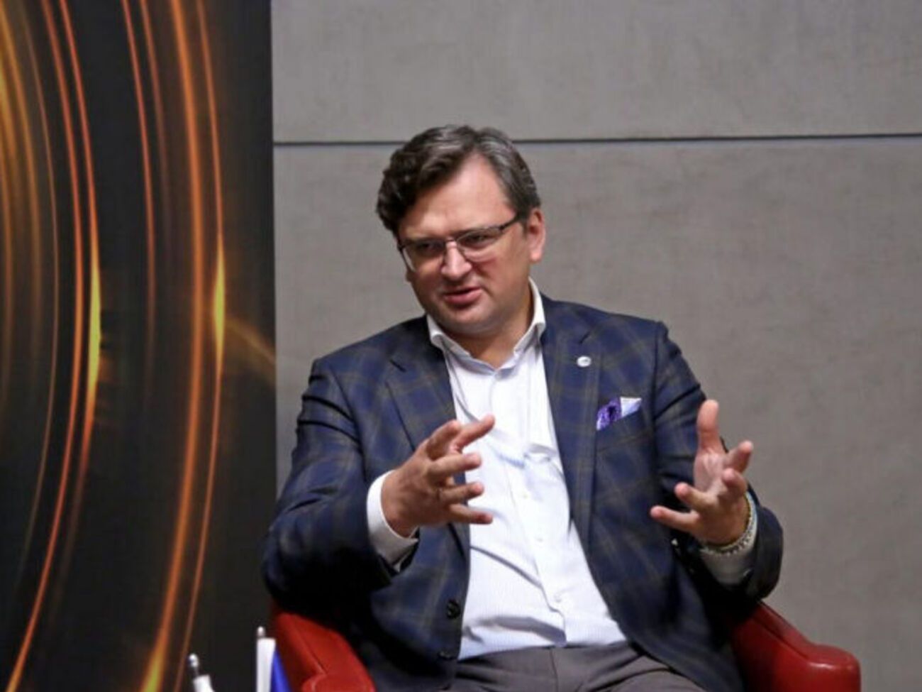 Кулеба говорил, что граждане Украины могут въезжать в 104 страны мира