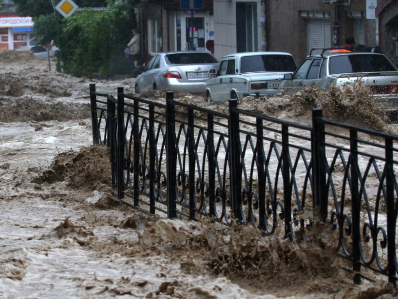 У Ялті сильний дощ почався приблизно о 3.00 18 червня