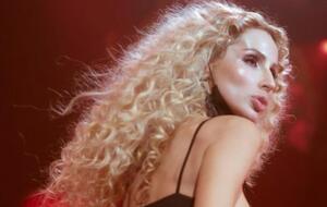 Loboda примерила платье с оригинальным декором