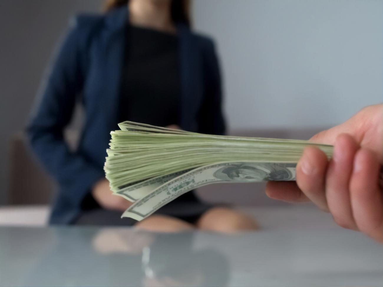 Обвинувачений склав документи щодо виконання будівельних робіт із фіктивною фірмою