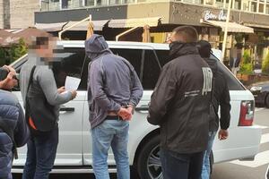 Чиновника и его сообщника задержали 1 июня