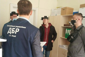 О подозрении полицейскому сообщили 2 июня