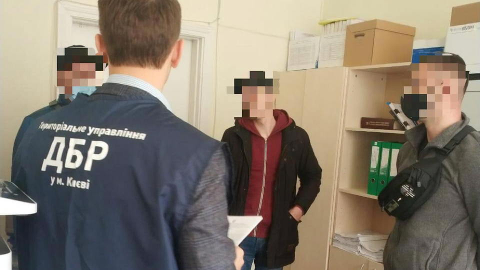 Про підозру поліцейського повідомили 2 червня