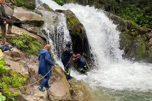 Тело погибшего ребенка доставали спасатели