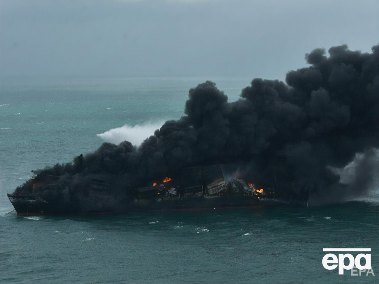 Контейнеровоз загорелся 20 мая