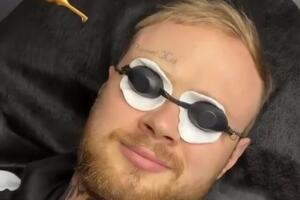 З написом на лобі харків'янин ходив із кінця 2020 року