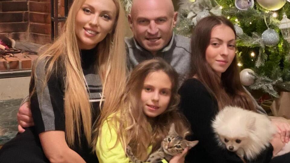 Полякова: Я должна рассказать, что будет у нашей кошки. У нас кошка беременна