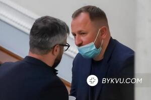"Губернаторка перейшла до погроз фізичною розправою депутатам та їхнім сім'ям в обласній фракції! Викликає із самого ранку! Ламає і погрожує!" – написав Сушко