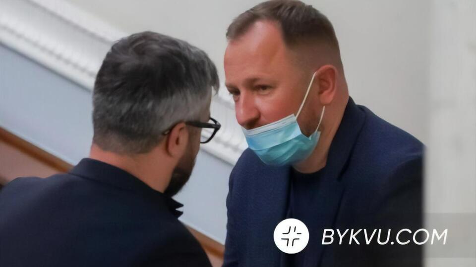 "Губернаторка перейшла до погроз фізичною розправою депутатам та їхнім сім'ям в обласній фракції! Викликає із самого ранку! Ламає і погрожує!" – написав Сушко