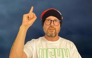 Сам Шарій зазначив, що він уже протягом 10 років не живе в Україні й не веде в ній жодної фінансової або господарської діяльності