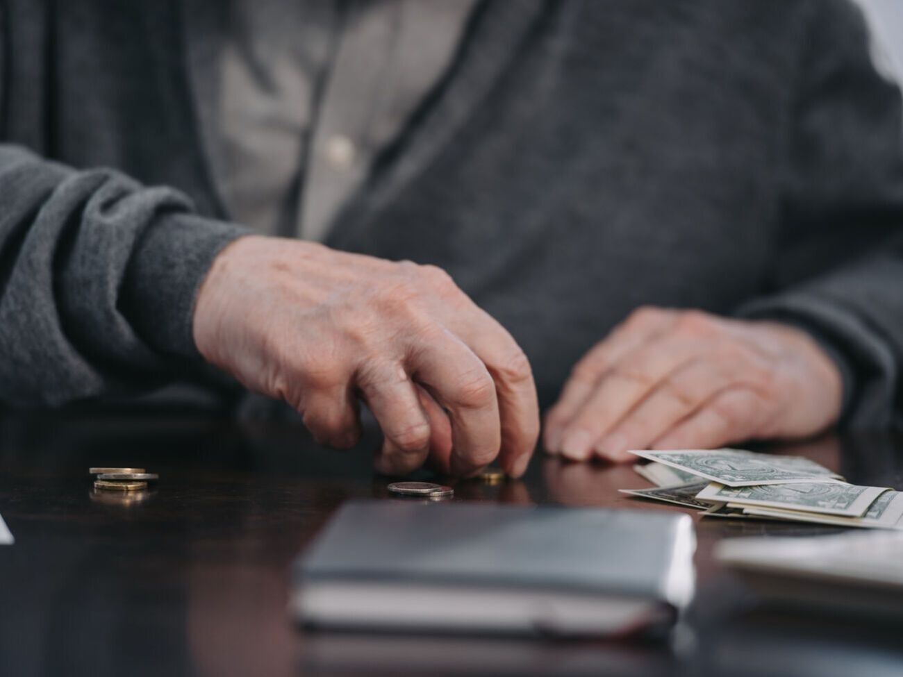 Пенсію, як і раніше, можна одержати у відділенні або через листоношу, повідомили в "Укрпошті"