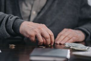 Пенсию по-прежнему можно получить в отделении или через почтальона, сообщили в "Укрпошті"