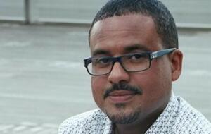 Диоп живет во Франции и преподает литературу XVIII века