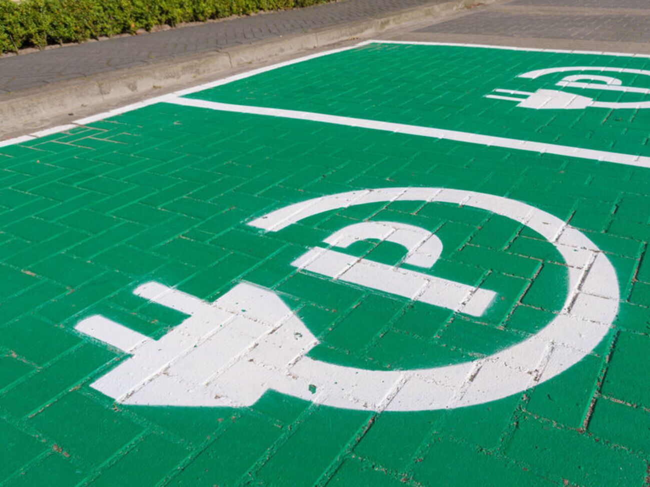 Конфлікт виник через місце для заряджання електромобілів