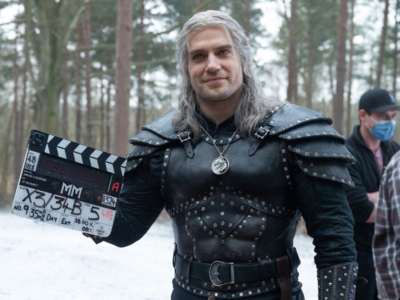 Британский актер Генри Кавилл, исполняющий главную роль &ndash; ведьмака Геральта &ndash; на съемочной площадке сериала