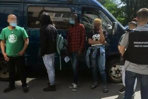 13 громадян готують до примусового вислання з України у країни їхнього походження