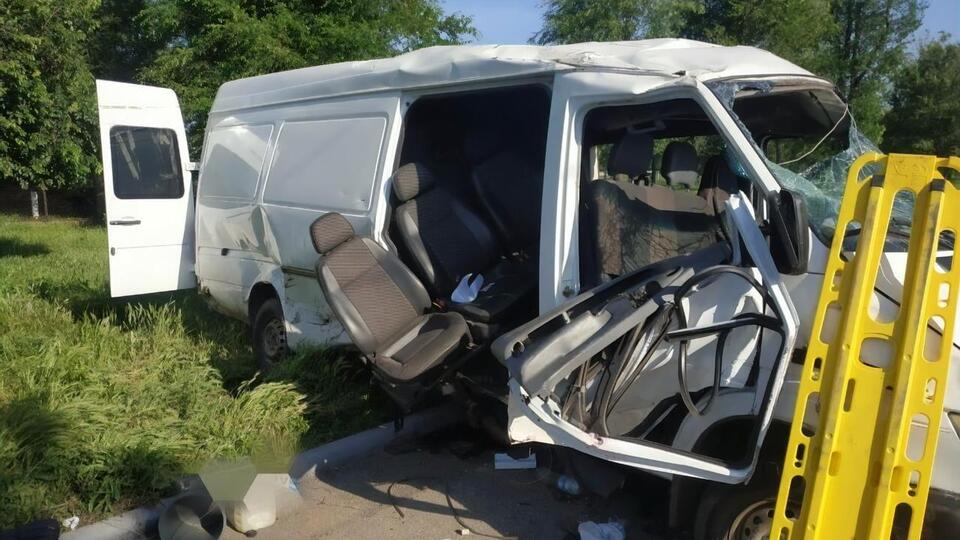 За попередніми даними, водій автомобіля ВАЗ не поступився дорогою мікроавтобусу Mercedes Sprinter