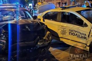 Усі автомобілі зупинилися, щоб пропустити спецтранспорт з увімкненими сигналами, окрім одного Jeep, зазначили в поліції