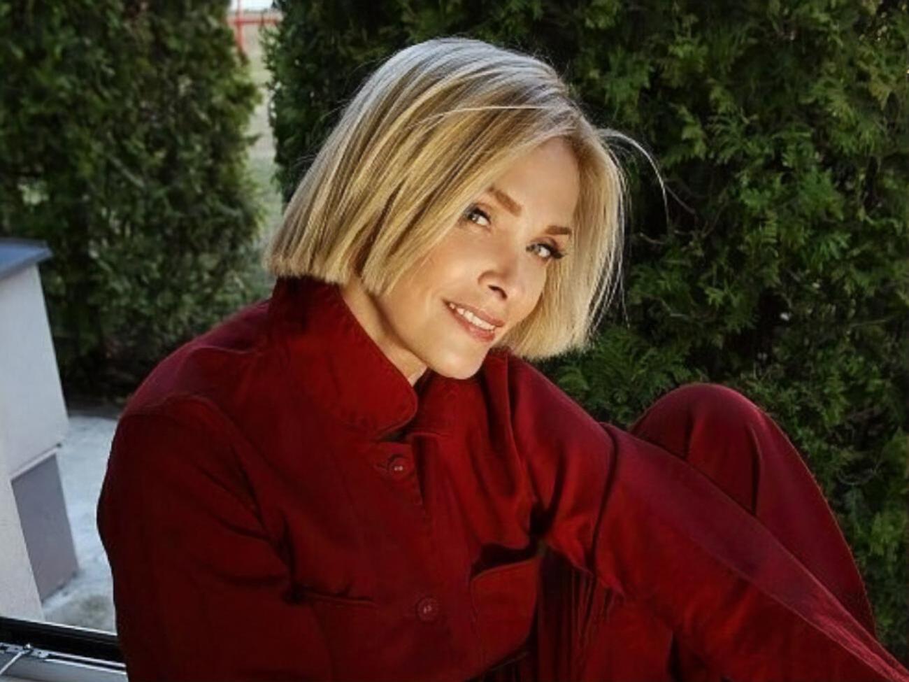 Частиною іміджу Вайкуле є світлий колір волосся