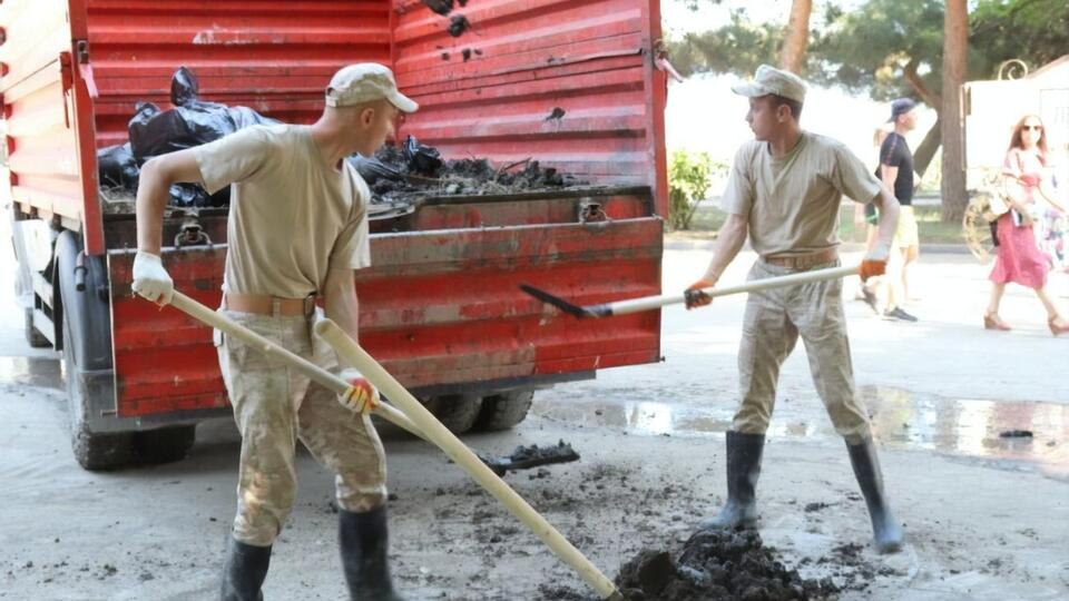 У міноборони РФ не уточнили, ідеться про військових, які вже перебувають в окупованому Криму, чи під приводом боротьби з повенями туди спрямують ще солдатів