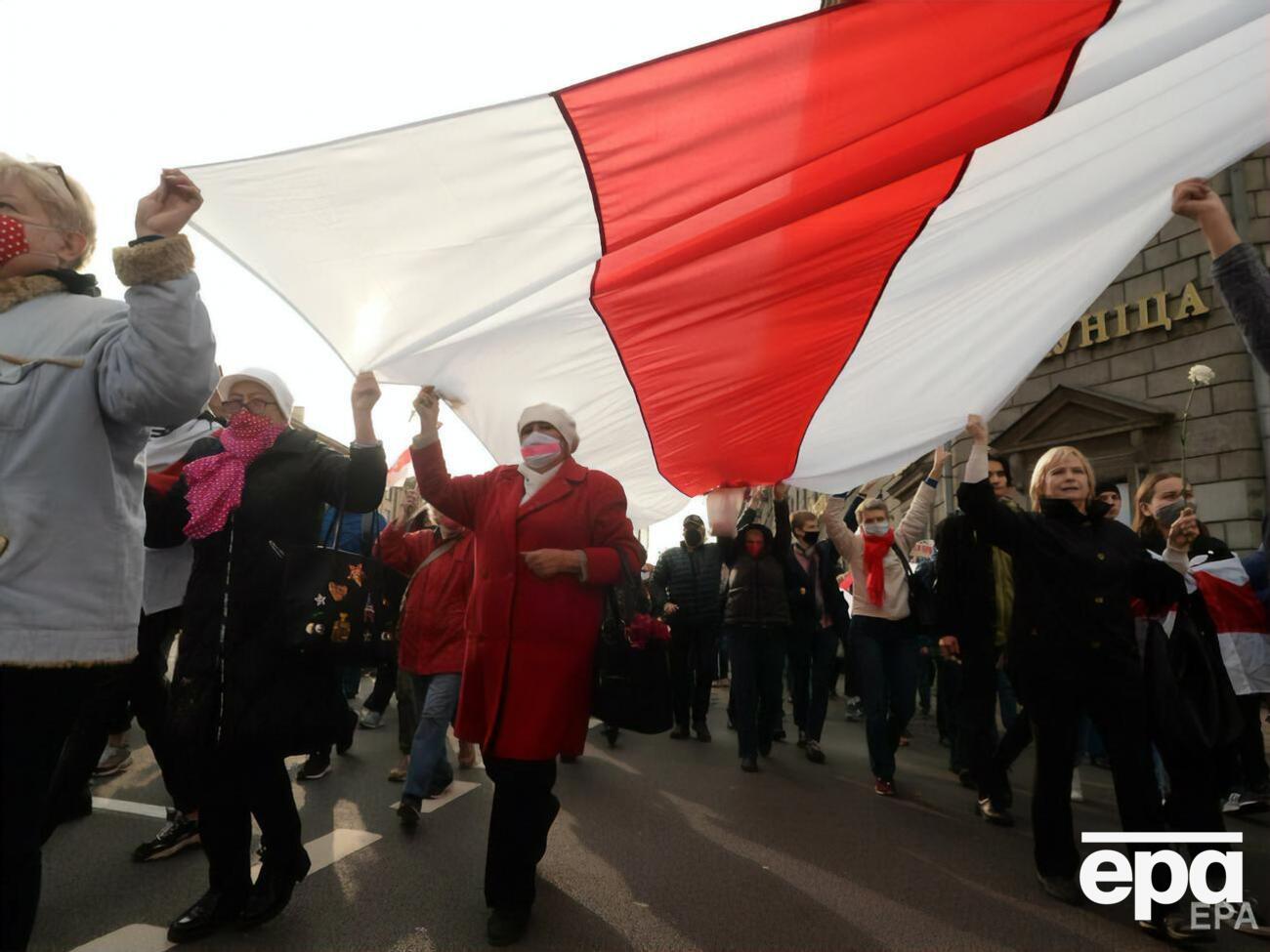 Символику, которую использует оппозиция, белорусские силовики хотят включить в перечень нацистской