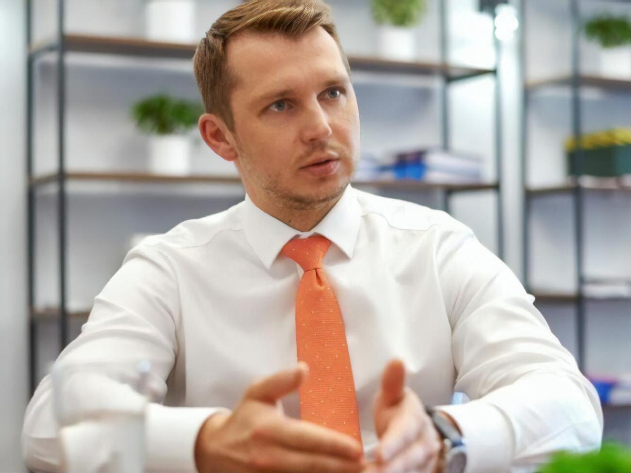 Юрик (на фото) пытается "второй раз войти в ту же реку", заявил экс-министр транспорта Владимир Омелян