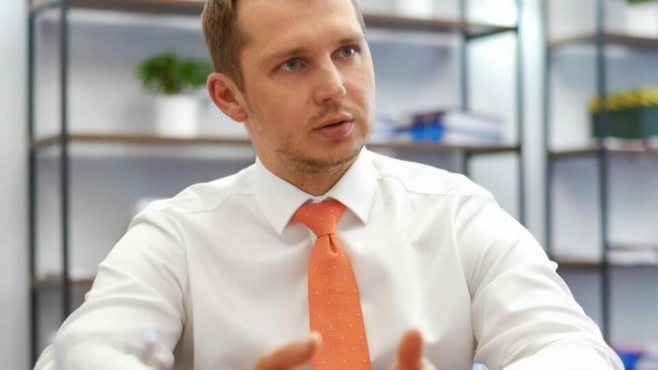 Юрик (на фото) пытается "второй раз войти в ту же реку", заявил экс-министр транспорта Владимир Омелян