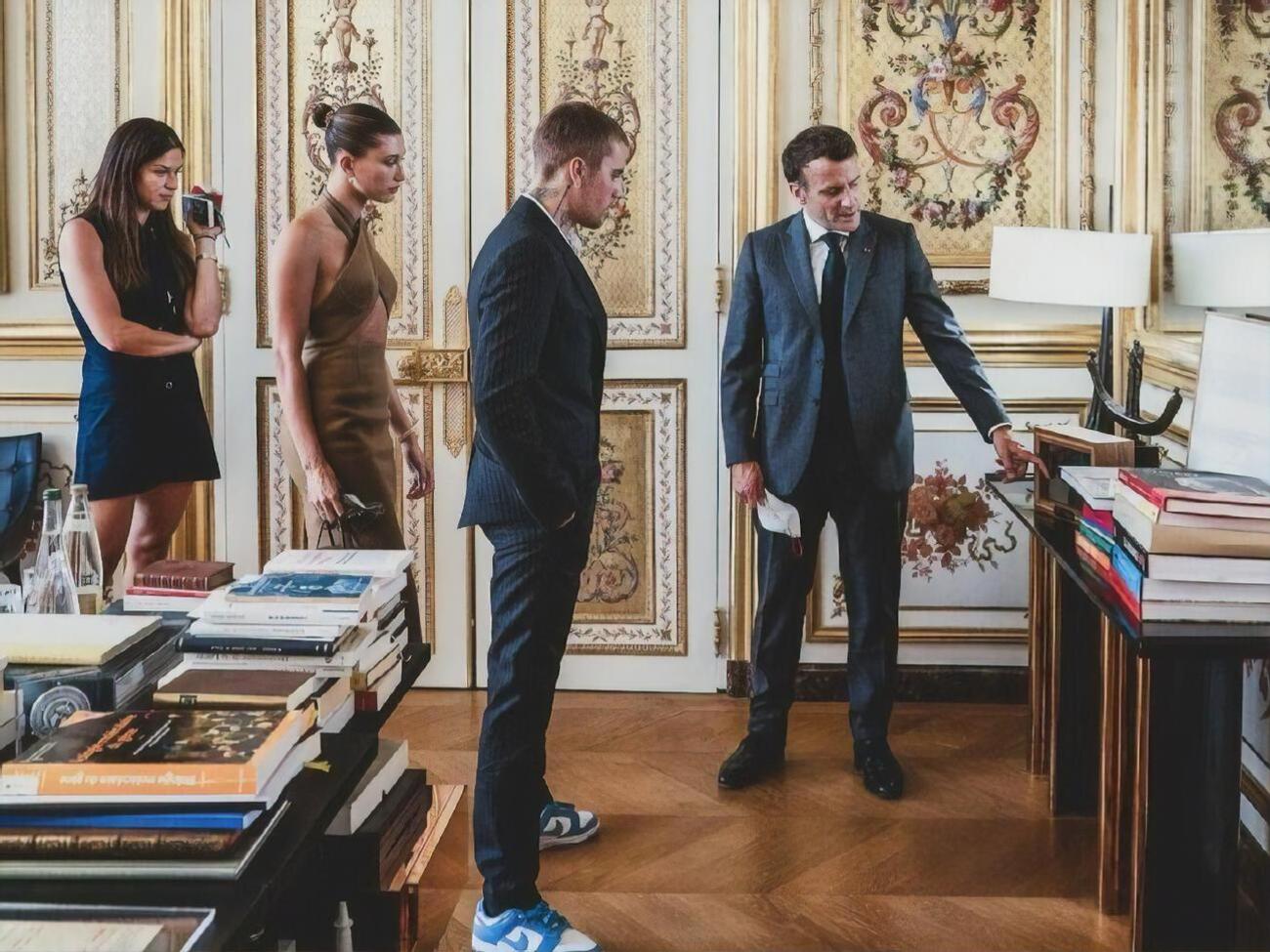 Французький телеканал повідомляє, що Бібер сам запропонував Макрону зустрітися